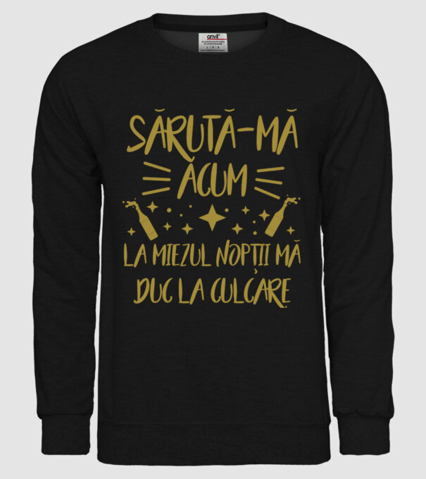 sărută-mă acum, la miezul nopții mă duc la culcare model negru pe tricou