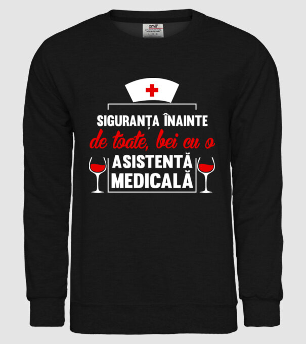 Siguranța înainte de toate, bei cu o asistentă medicală model negru pe tricou