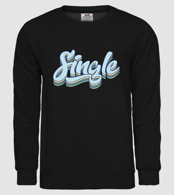 single model negru pe tricou