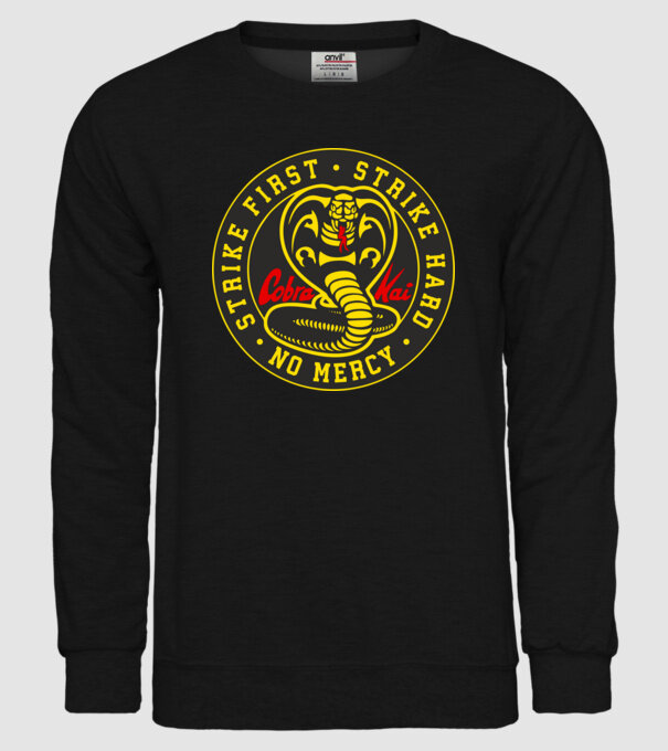 Strike first strike hard cobra kai model negru pe tricou