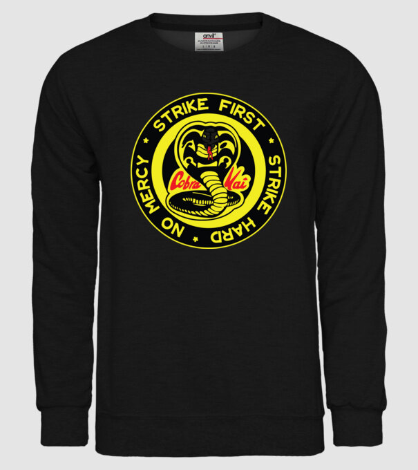 Strike first strike hard logo model negru pe tricou