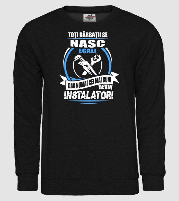 Toți bărbații se nasc egali instalatori model negru pe tricou