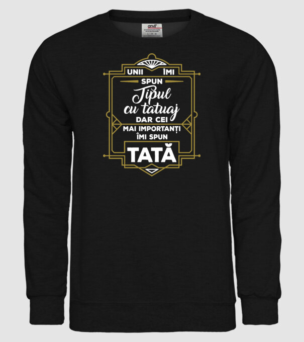 Unii îmi spun tipul cu tatuaj, dar cei mai importanți îmi spun tată model negru pe tricou