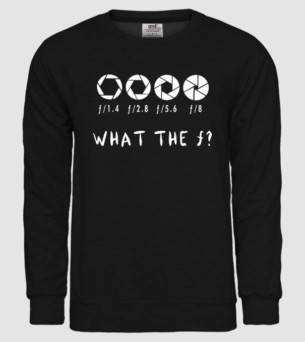 what the f model negru pe tricou