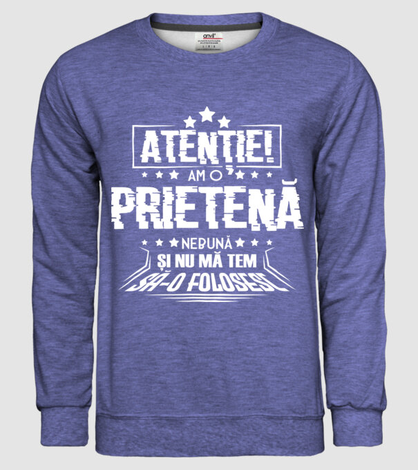Atenție! Am o prietenă nebună și nu mă tem s-o folosesc. model albastru jeanși pe tricou