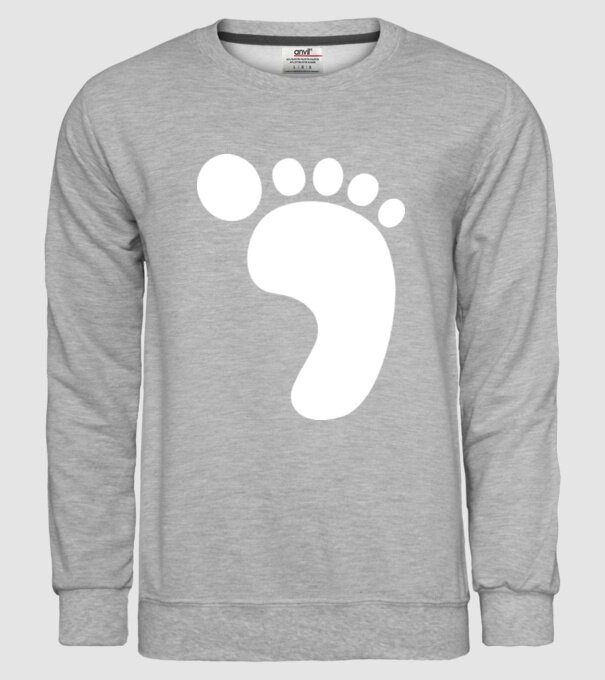 Picior model gri pe tricou