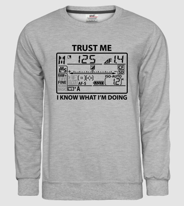 Trust me i'm a photographer model gri pe tricou