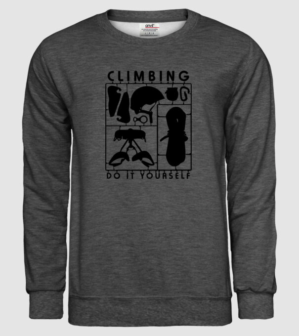 model model gri închis pe tricou