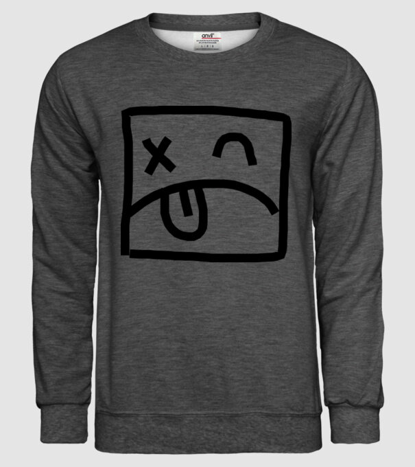model gri închis pe tricou