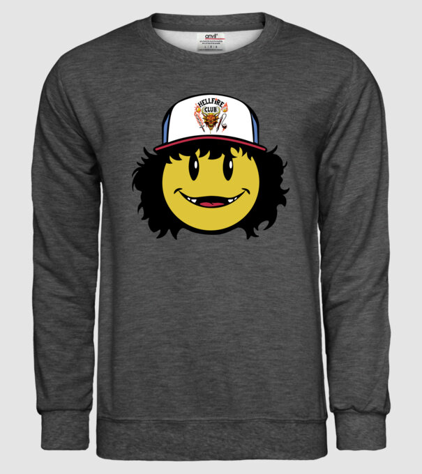 dustinhappyface model gri închis pe tricou