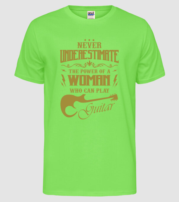 Femeia chitaristă model verde neon pe tricou