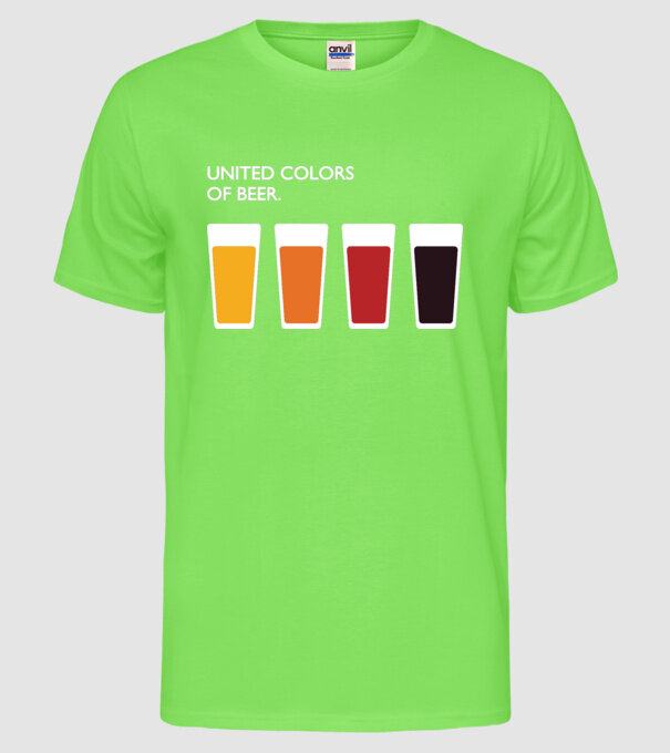 United Colors model verde neon pe tricou