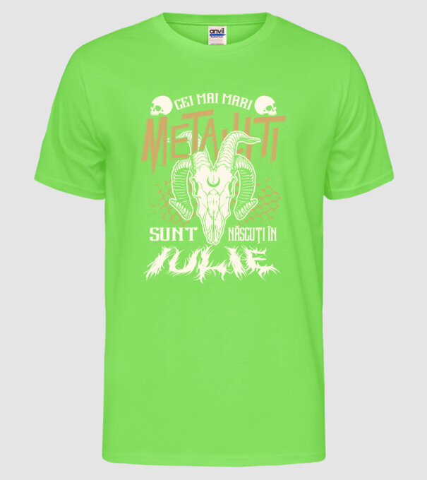 Cei mai mari metaliști sunt născuți în iulie. model verde neon pe tricou