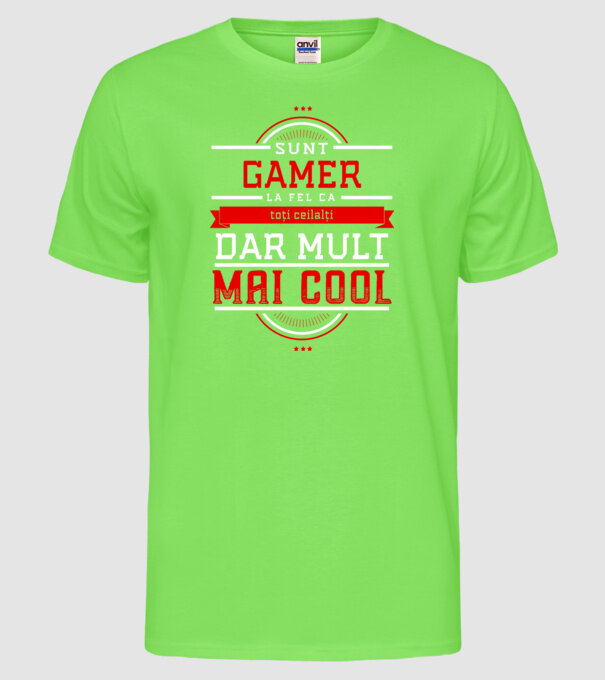 sunt gamer, la fel ca toți ceilalți, dar mult mai cool model verde neon pe tricou