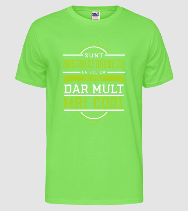sunt un amator de drumeții, la fel ca toți ceilalți, dar mult mai cool model verde neon pe tricou