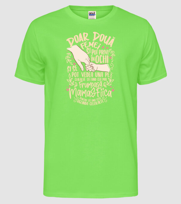 doar două femei se pot privi în ochi și se pot vedea una pe cealaltă ca fiind cea mai frumoasă - mama&fiica - pentru că una este model verde neon pe tricou