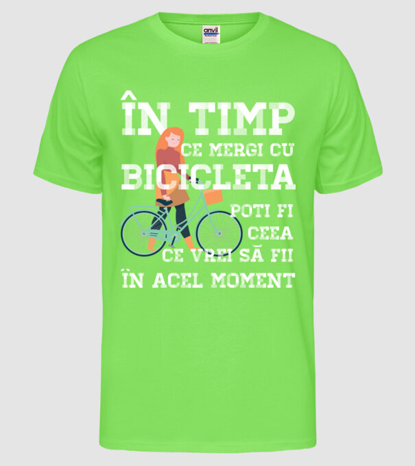 în timp ce mergi cu bicicleta poți fi ceea ce vrei să fii - în acel moment model verde neon pe tricou