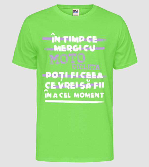 în timp ce mergi cu motocicleta poți fi ceea ce vrei să fii - în acel moment model verde neon pe tricou