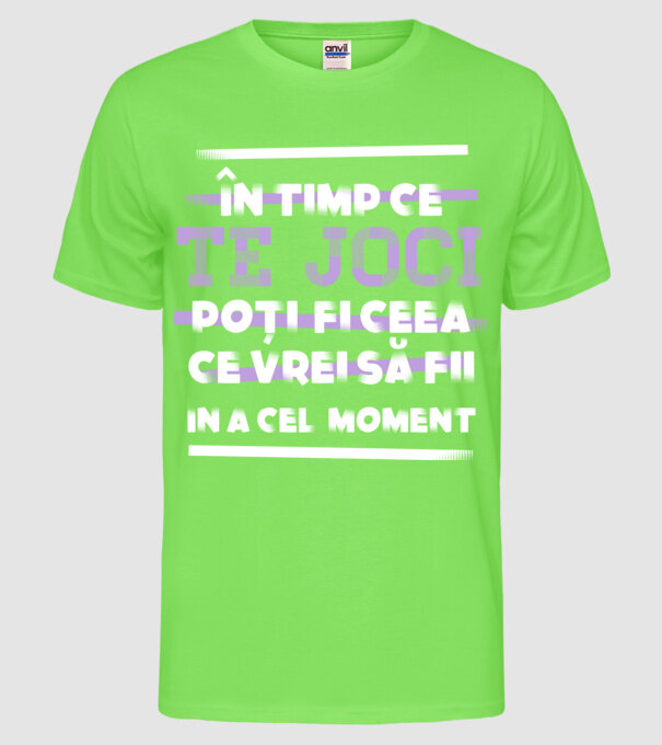 în timp ce te joci poți fi ceea ce vrei să fii - în acel moment model verde neon pe tricou