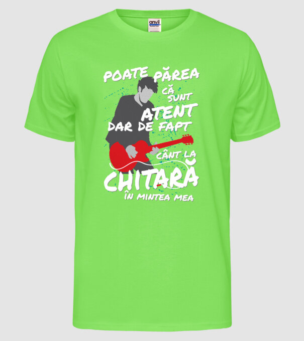 poate părea că sunt atent, dar de fapt cânt la chitară în mintea mea model verde neon pe tricou