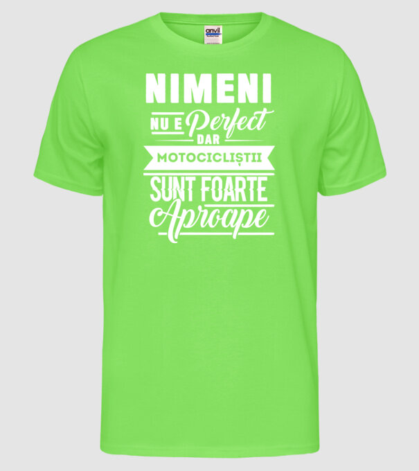 Nimeni nu e perfect, dar motocicliștii sunt foarte aproape model verde neon pe tricou