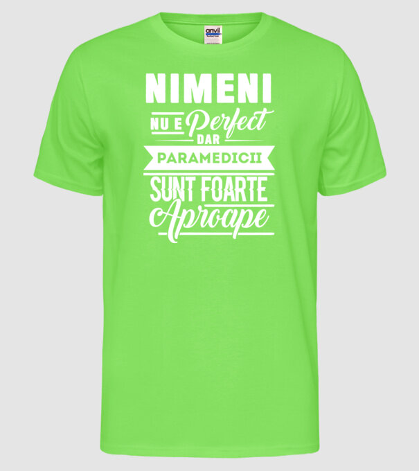 Nimeni nu e perfect, dar paramedicii sunt foarte aproape model verde neon pe tricou