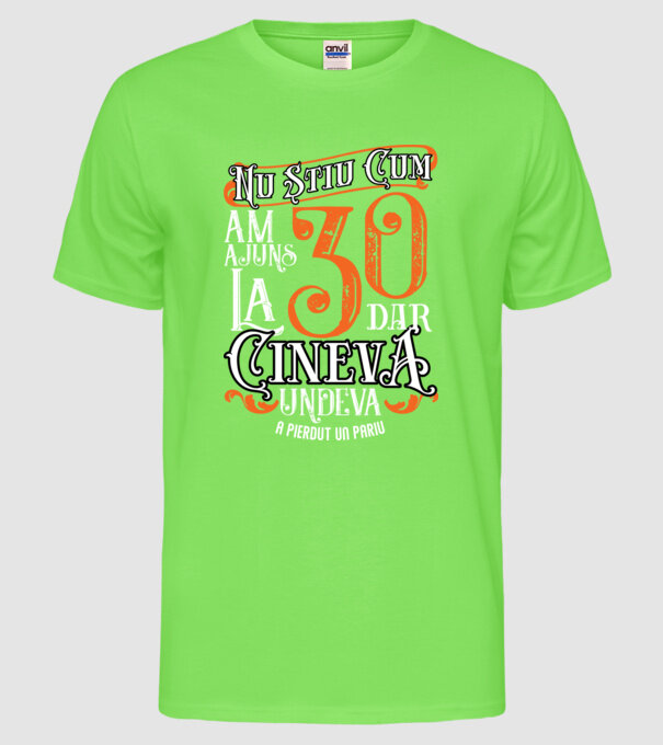 Nu știu cum am ajuns la 30, dar cineva, undeva, a pierdut un pariu model verde neon pe tricou