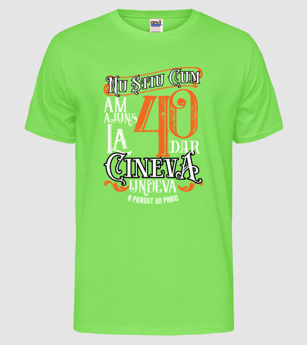 Nu știu cum am ajuns la 40, dar cineva, undeva, a pierdut un pariu model verde neon pe tricou