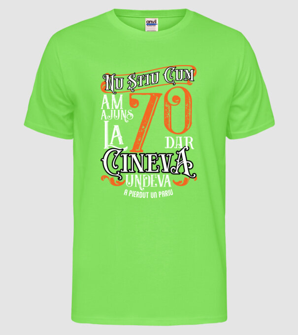 Nu știu cum am ajuns la 70, dar cineva, undeva, a pierdut un pariu model verde neon pe tricou
