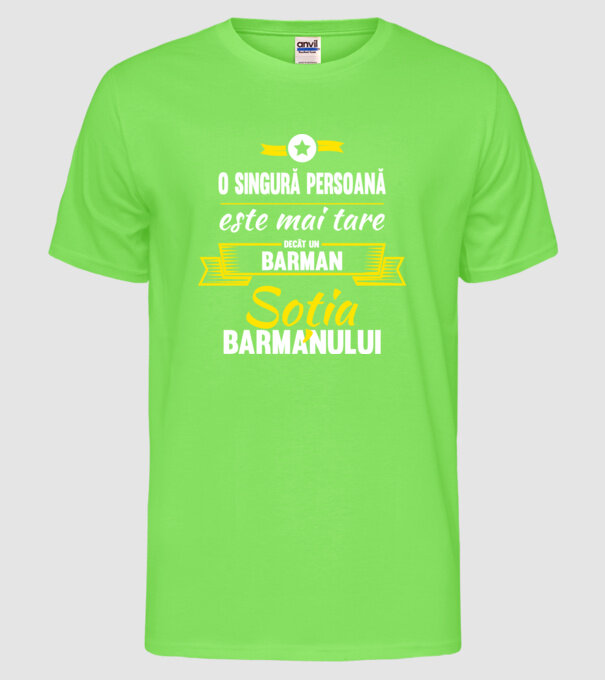 O singură persoană este mai tare decât un barman, soția barmanului model verde neon pe tricou