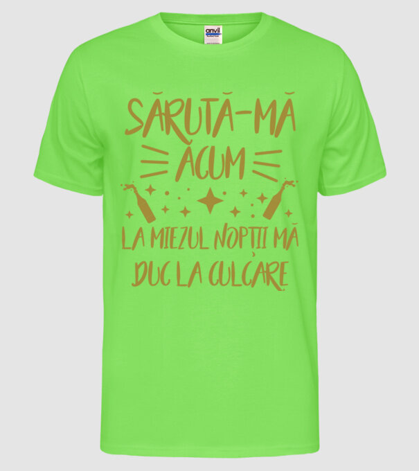 sărută-mă acum, la miezul nopții mă duc la culcare model verde neon pe tricou