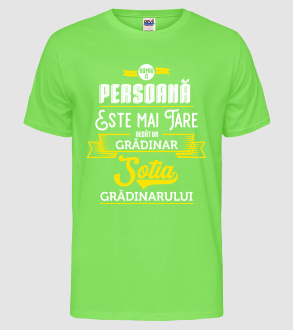 numai o persoană este mai tare decât un grădinar, soția grădinarului model verde neon pe tricou
