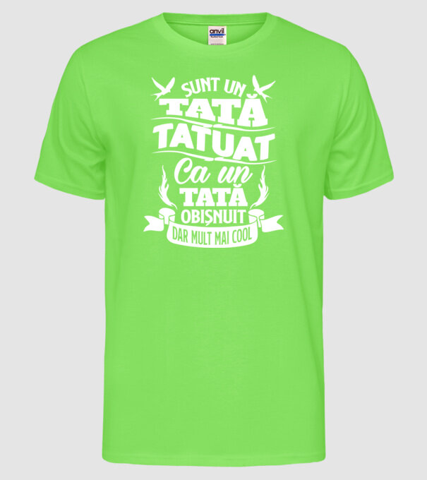 Sunt un tată tatuat, ca un tată normal, dar mult mai cool 02 model verde neon pe tricou
