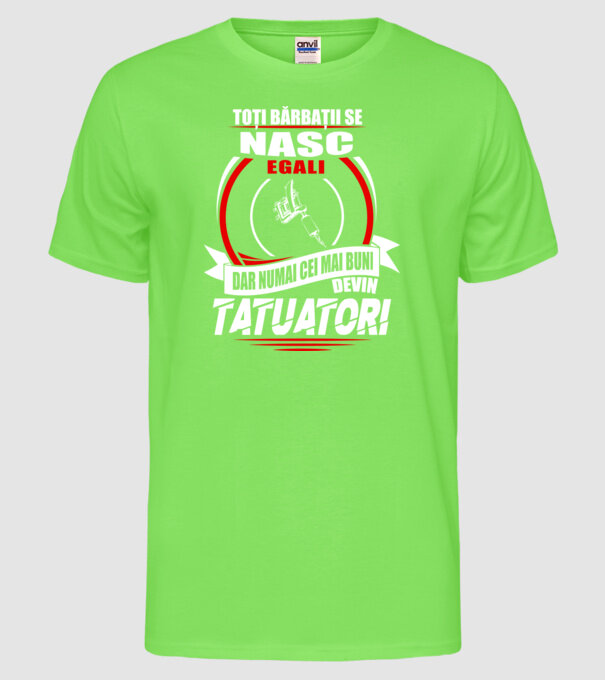 Toți bărbații se nasc egali tatuatori model verde neon pe tricou