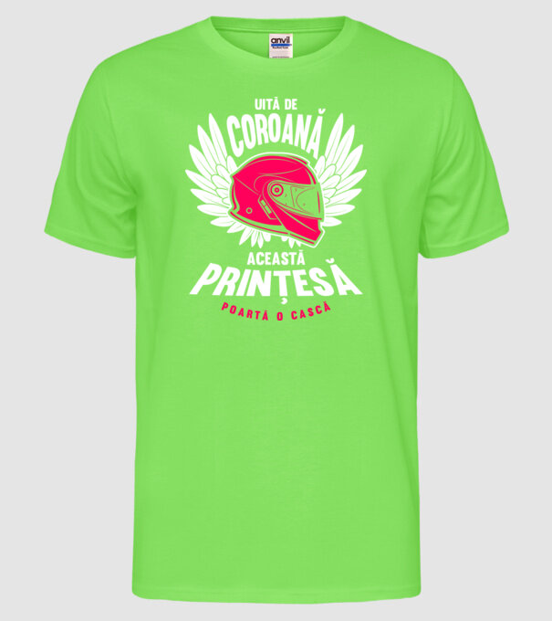 Uită de coroană, această prințesă poartă o cască model verde neon pe tricou
