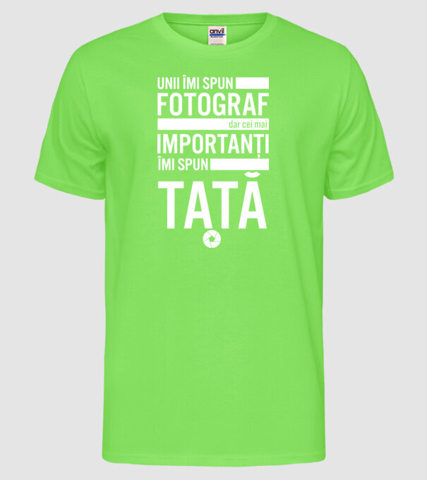 unii îmi spun fotograf, dar cei mai importanți îmi spun tată model verde neon pe tricou