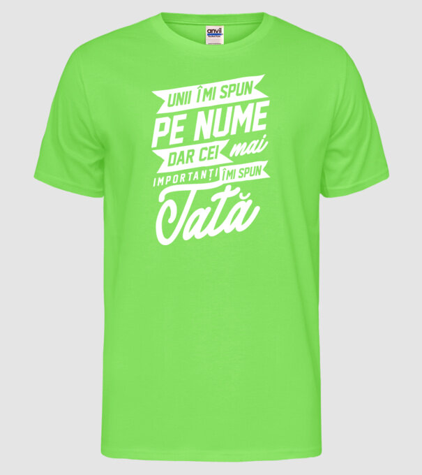 Unii îmi spun pe nume, dar cei mai importanți îmi spun tată model verde neon pe tricou