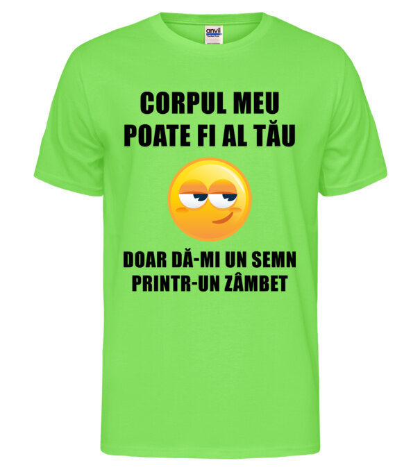  model  pe tricou