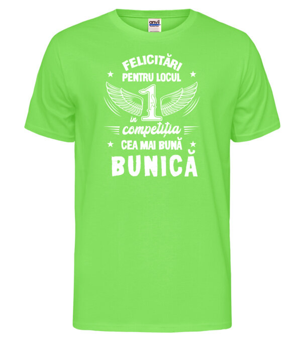  model  pe tricou