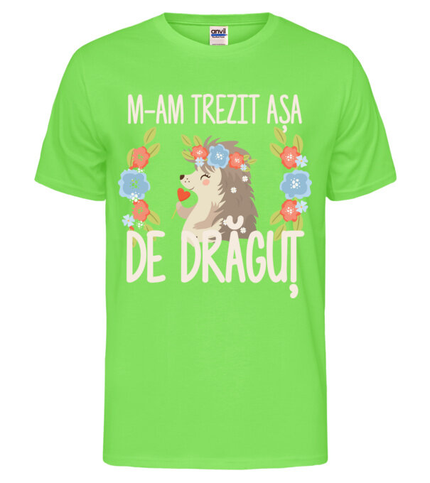  model  pe tricou
