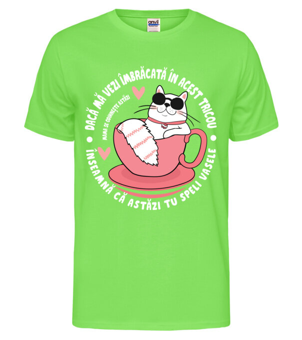  model  pe tricou