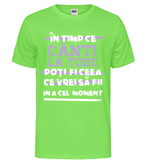  model  pe tricou