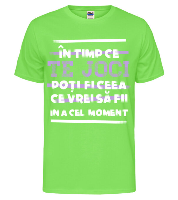  model  pe tricou