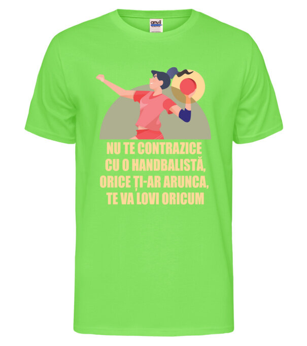  model  pe tricou