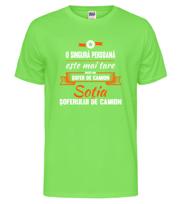  model  pe tricou