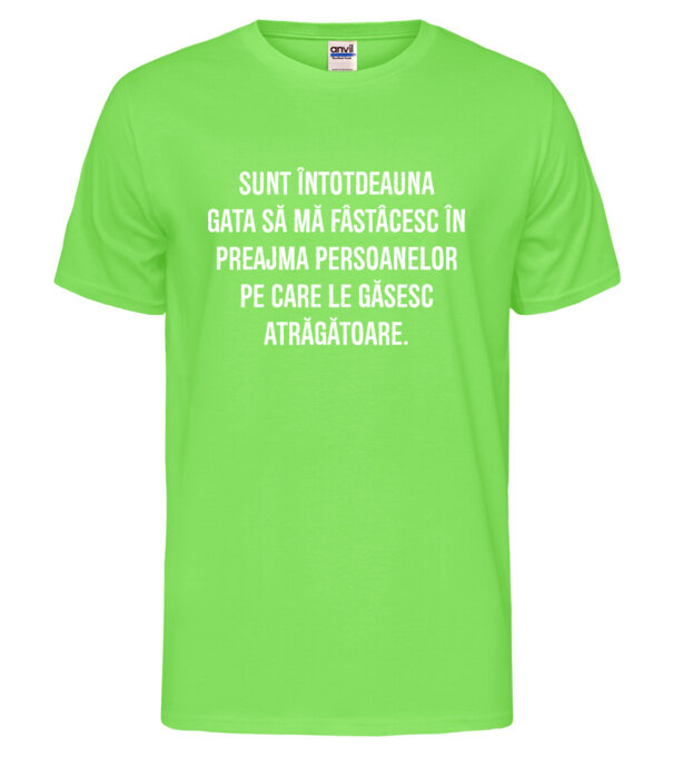  model  pe tricou