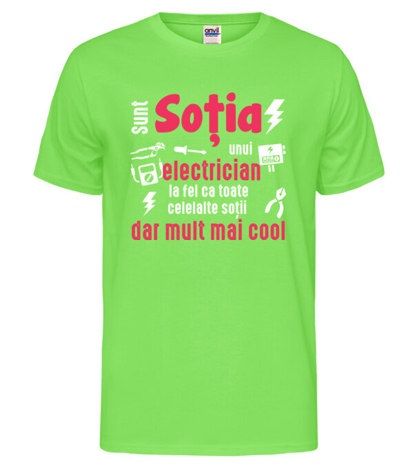  model  pe tricou