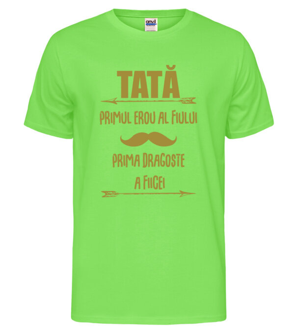  model  pe tricou