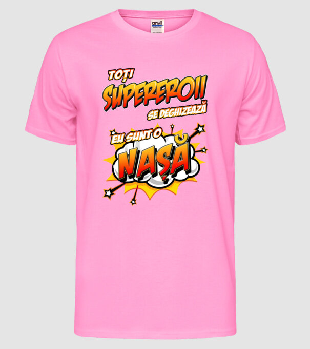 Toți supereroii se deghizează, eu sunt o nașă model roz neon pe tricou