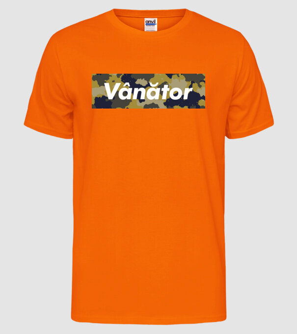 vânător model portocaliu neon pe tricou